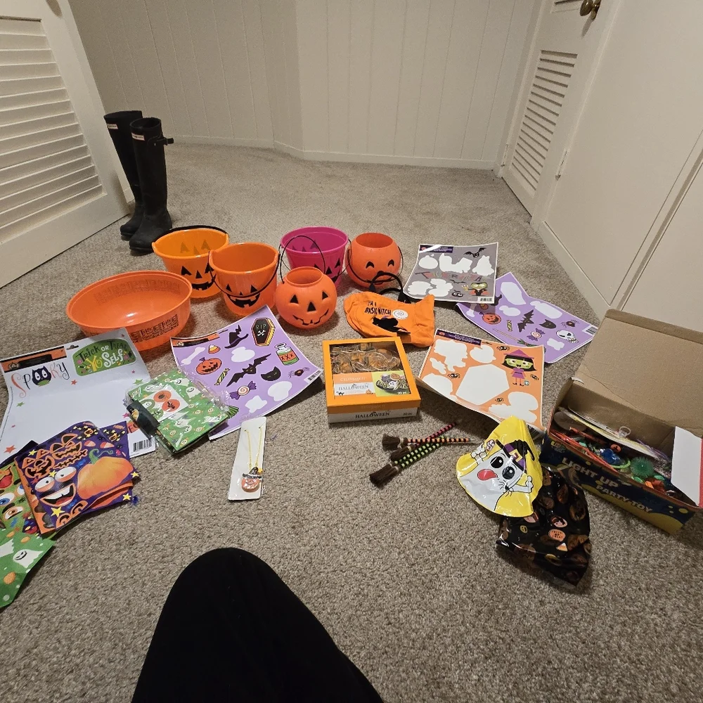 Halloween Supplies Set And Decor